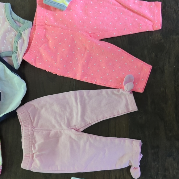 Carter's 0-3M Bundle - Picture 9 of 11
